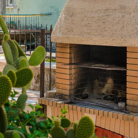 Ivona Mit Terrasse Und Aussendusche Apartment *