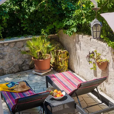 Apartment Ivona Mit Terrasse Und Aussendusche