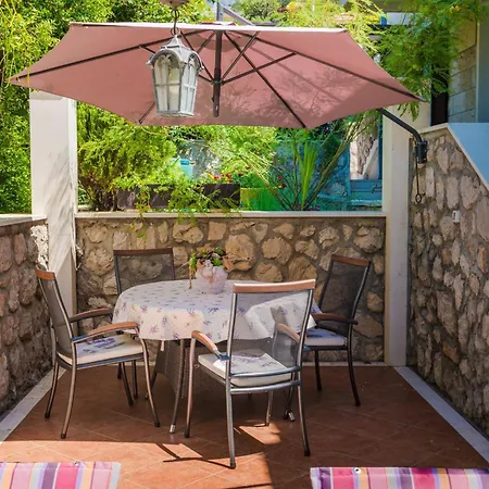 Ivona Mit Terrasse Und Aussendusche Apartment *