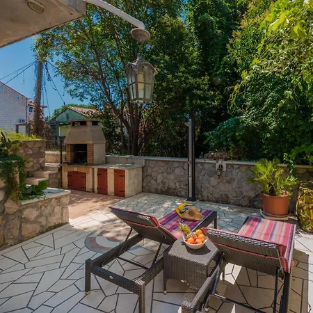 Ivona Mit Terrasse Und Aussendusche Apartment Dubrovnik